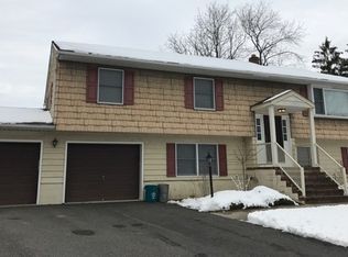 3 Youngs Dr, Flemington, NJ 08822