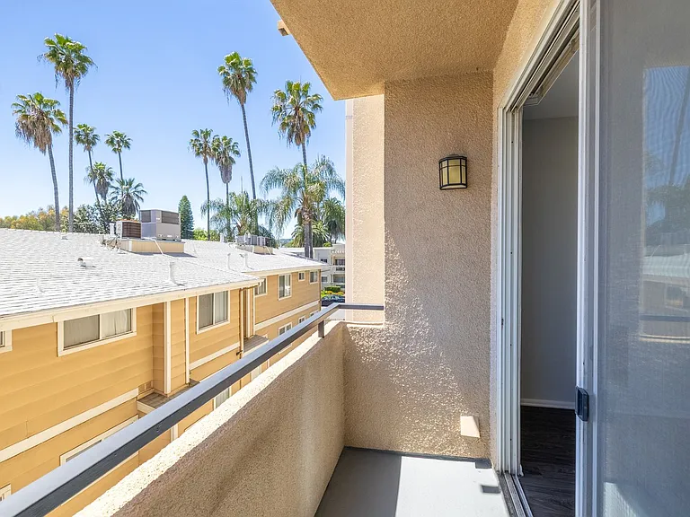 4532 Murietta Ave — Photo 18