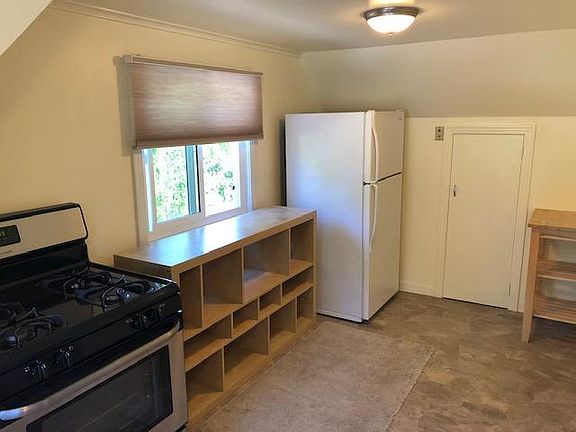 4th image of 223 Echo Ln