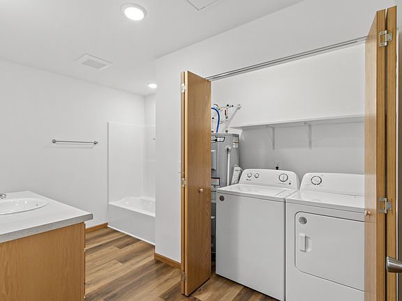 4th image of 300 Treml Dr #115