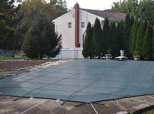 3 Pinewood Dr, Manalapan, NJ 07726