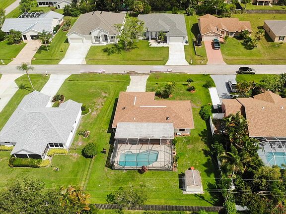 5th image of 168 SW Donna Terrace