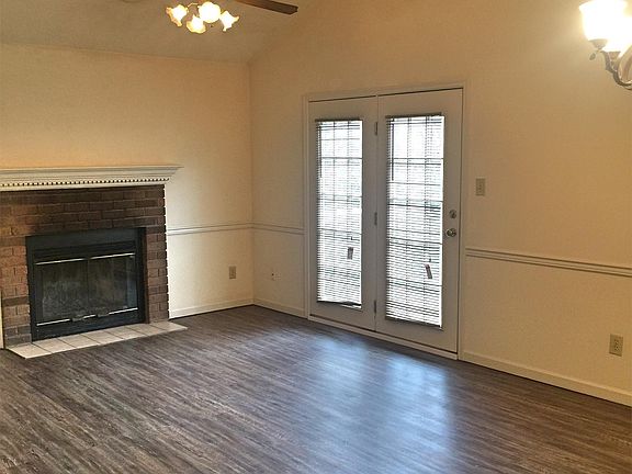 5th image of 447 Eagle Brook Dr #1