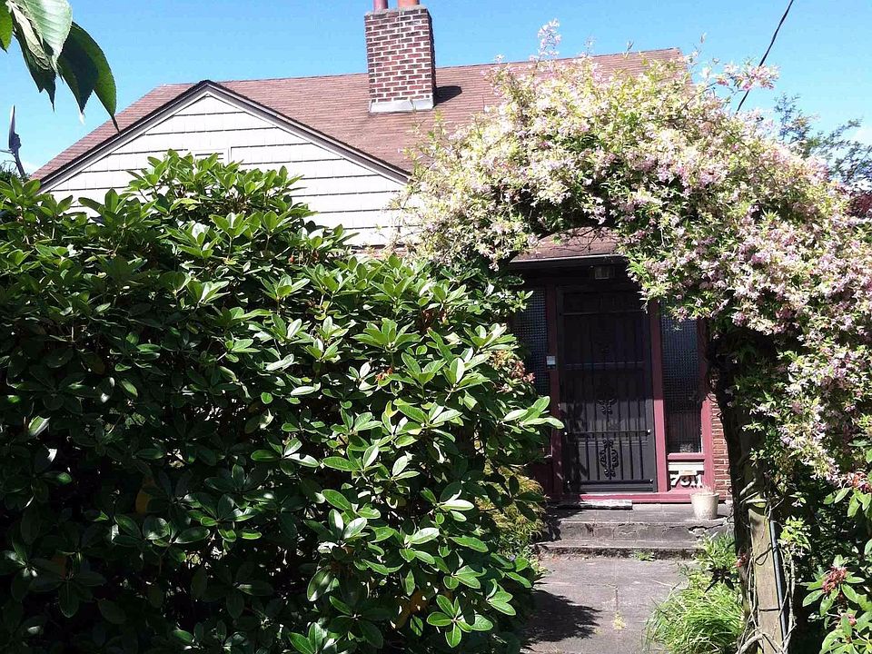 1st image of 7311 Roosevelt Way NE #002