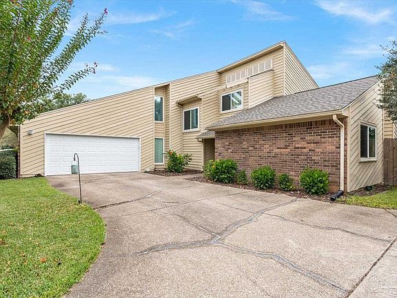 5th image of 3724 Tiger Point Blvd