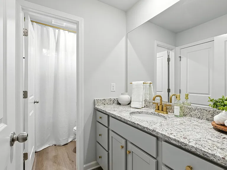 611 W Vincent Dr — Photo 11