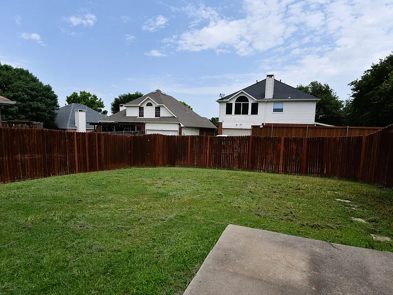 9700 Summer Dr — Photo 20