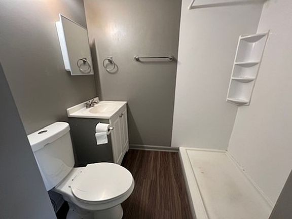 5th image of 228 Bowmanville St