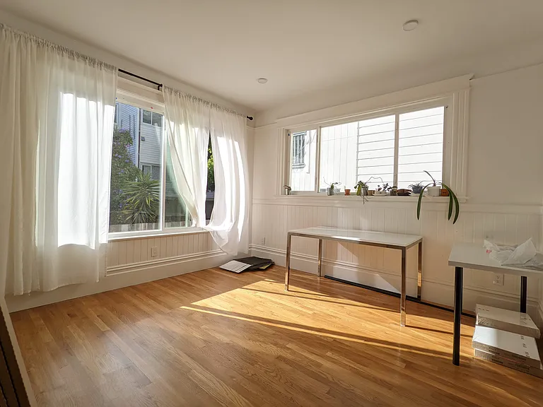 154 Tiffany Ave — Photo 8