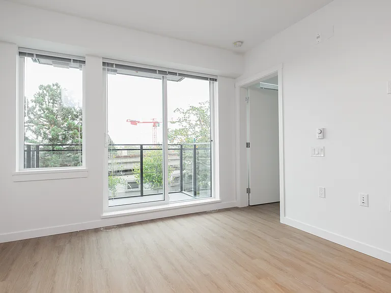 3655 Victoria Dr — Photo 35