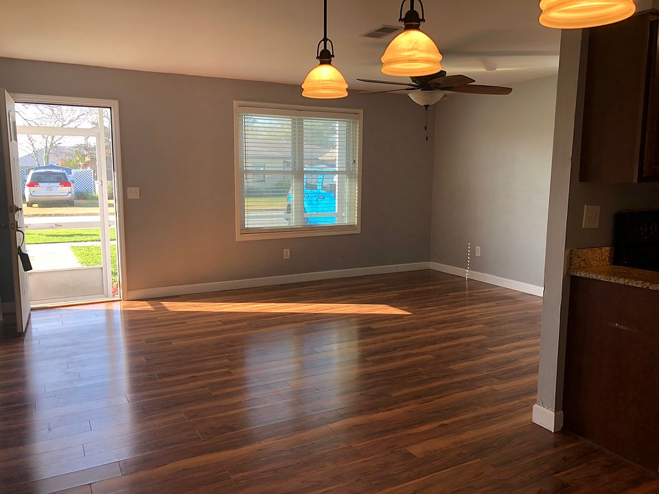 1st image of 208 Trade Wind Ln