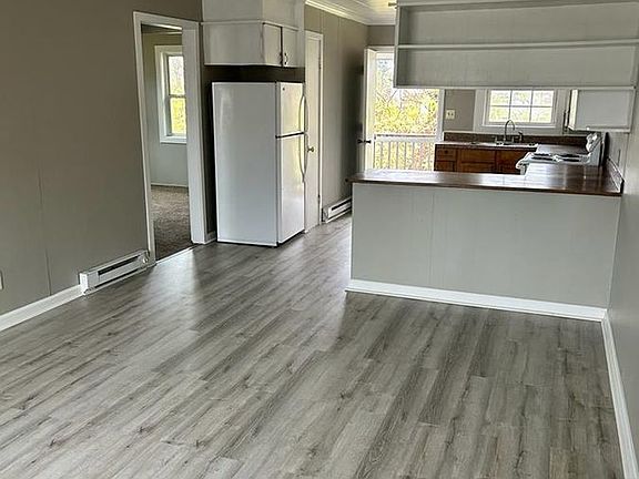 2nd image of 301 Royal Oak Ave #A