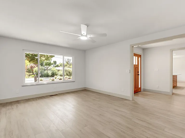 965 Jonas Ave — Photo 20