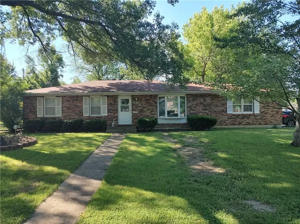 8101 E 134th St, Grandview, MO 64030