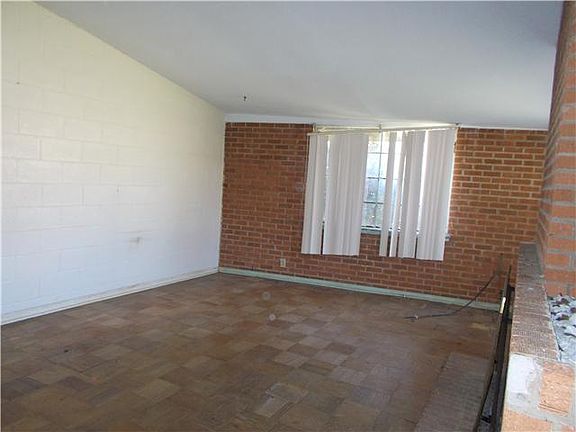 5th image of 2724 NE 18th St