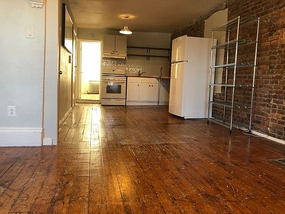 4th image of 108 Underhill Ave #3
