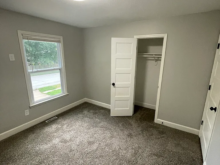 664 NE Clubhouse Dr — Photo 11