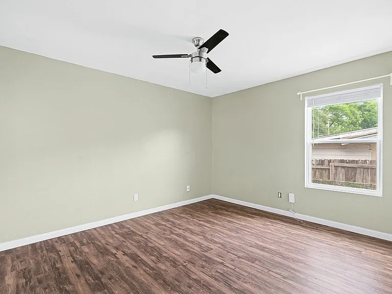 1422 Yorkshire Dr — Photo 19