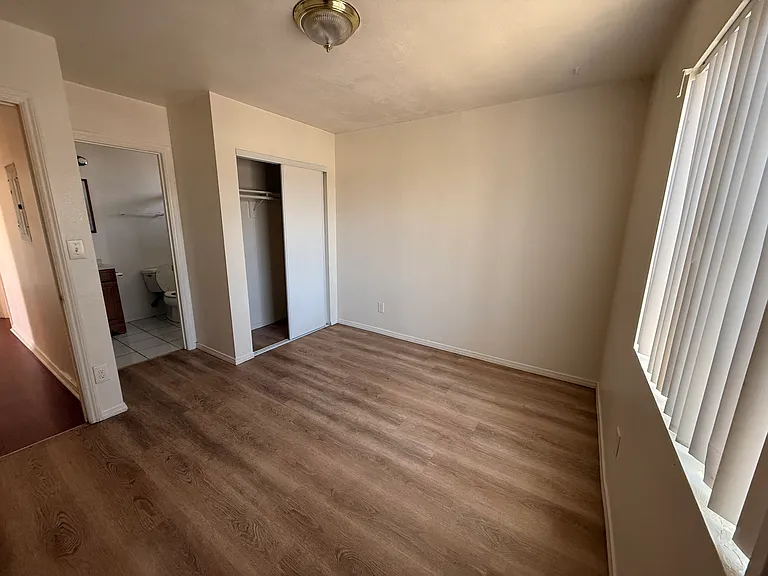 4313 Euclid Ave — Photo 4
