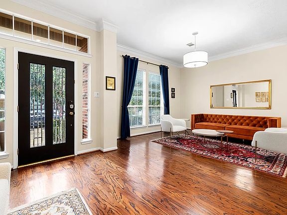 Formal Living Room/Entry
