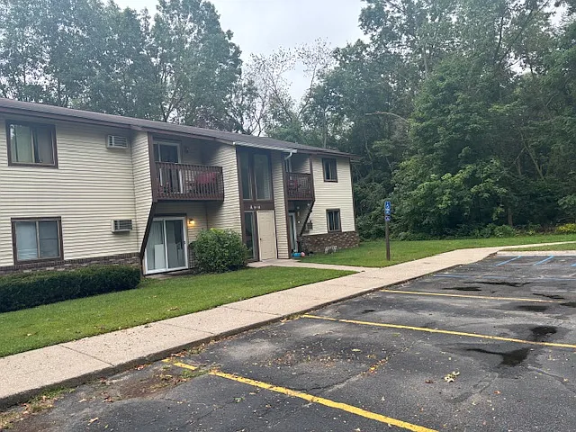 Lakewood Apartments — Photo 4