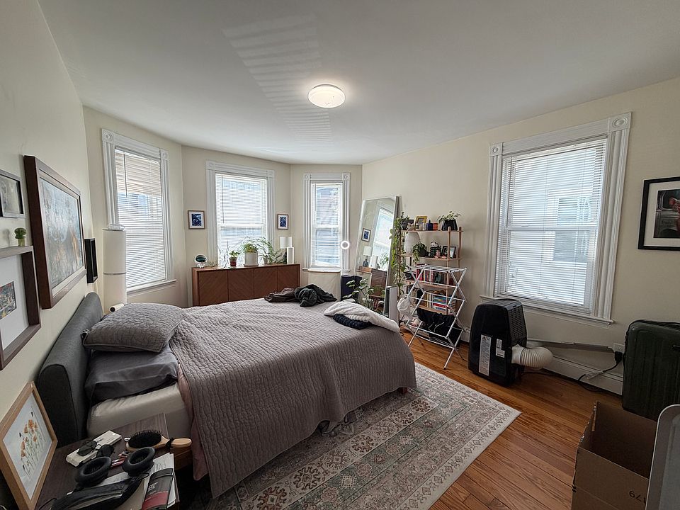 1st image of 323 Columbia St APT 1