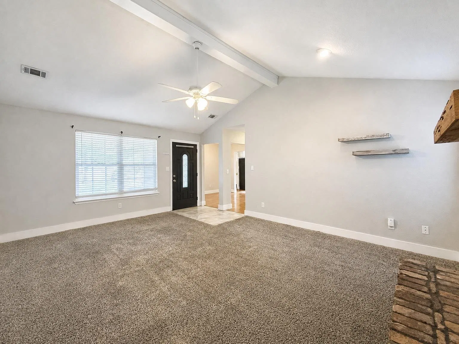 3 bed, 2.0 bath, 1325 sqft, $2,250 — Photo 4