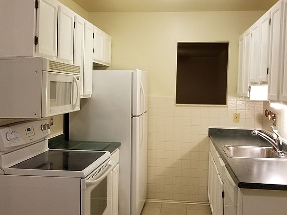 3rd image of 3033 Carly Ct