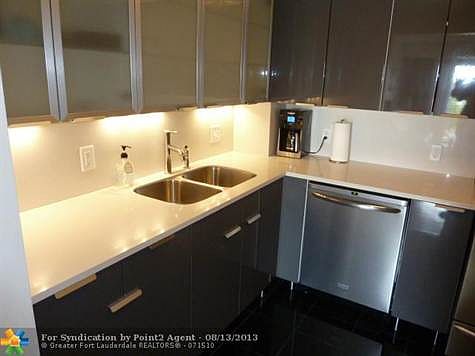 5th image of 1625 SE 10th Ave APT 506