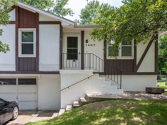2nd image of 1407 SE 15th Pl