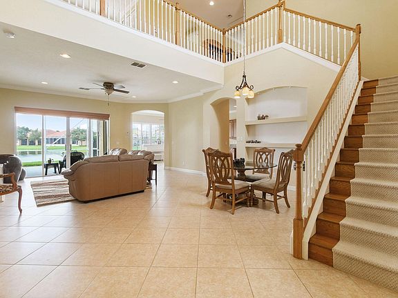 4th image of 395 NW Sheffield Cir