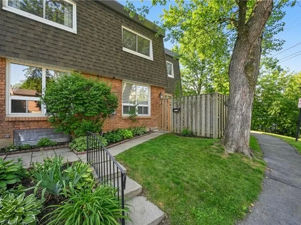 489 Timber Ln, Burlington, ON L7L 4B1