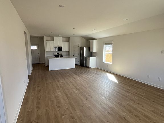 5th image of 551 Arizona St