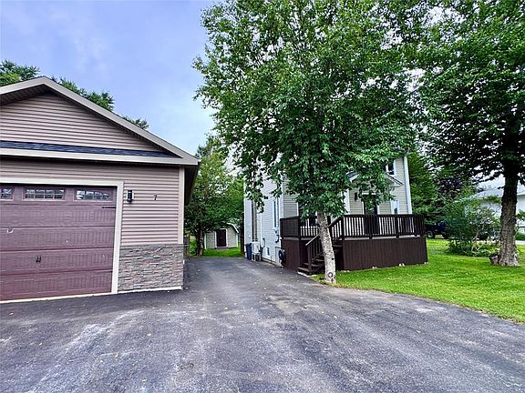 3rd image of 7 Oakes Road