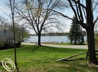 2122 Paulette Ave, Wolverine Lake, MI