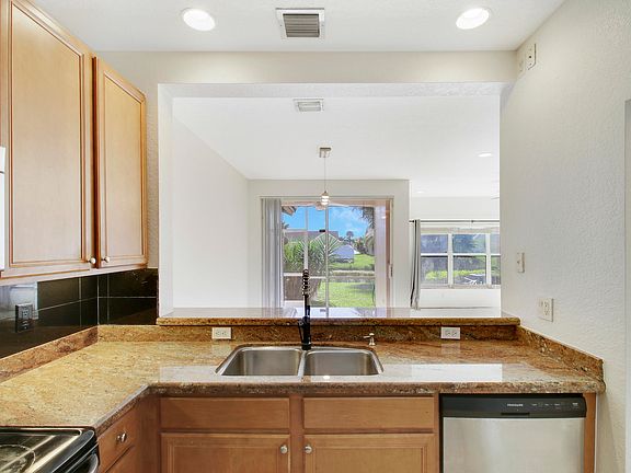 5th image of 6378 Park Lake Circle