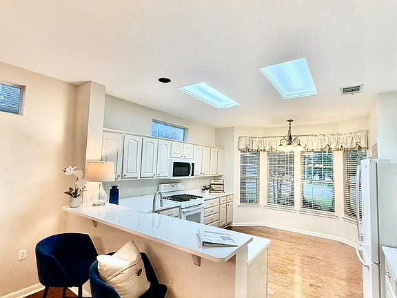 5th image of 216 Whispering Wind Dr