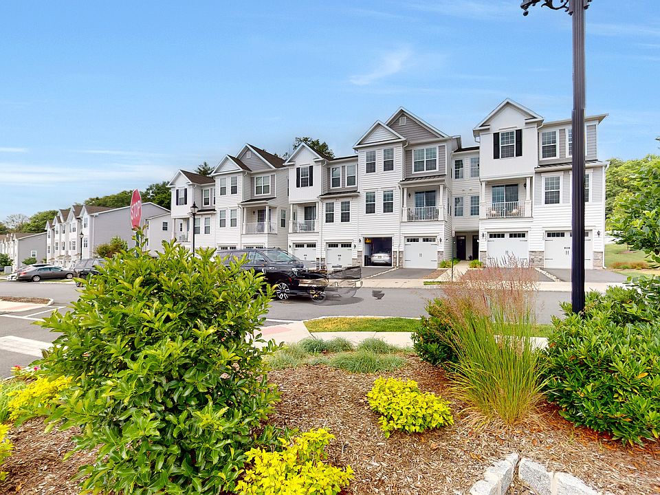 1st image of 82 Aspen Dr