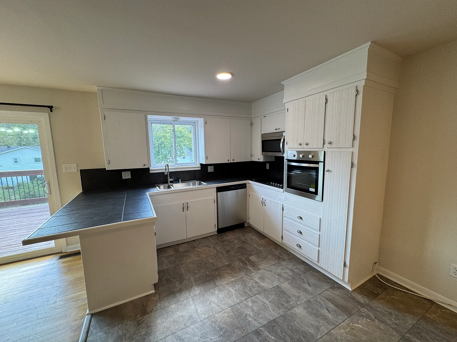 3 bed, 1446 sqft, $1,800 — Photo 3