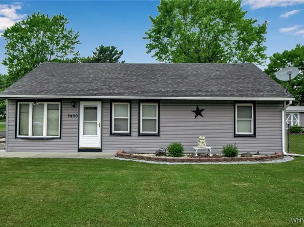 8400 Donna Dr, Niagara Falls, NY 14304