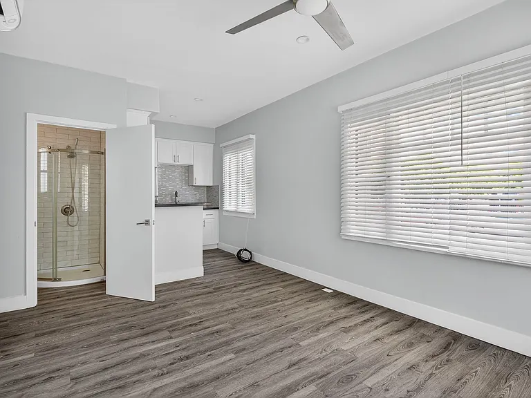 405 W 3rd Street — Photo 12