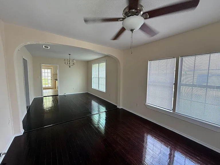 2202 Burnett Ave — Photo 3
