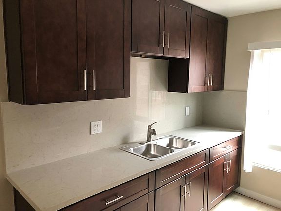 4th image of 14151 Friar St #4