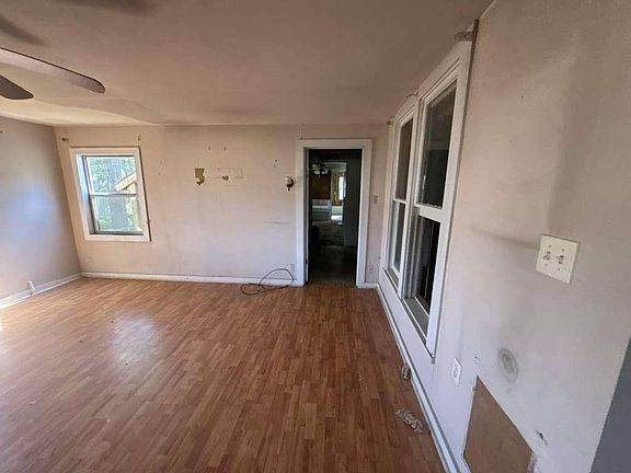 3rd image of 716 E Main St