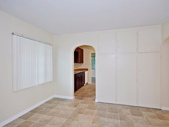 5th image of 206 Carolina Ave