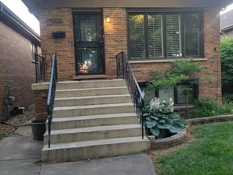 11134 S Sawyer Ave — Photo 1