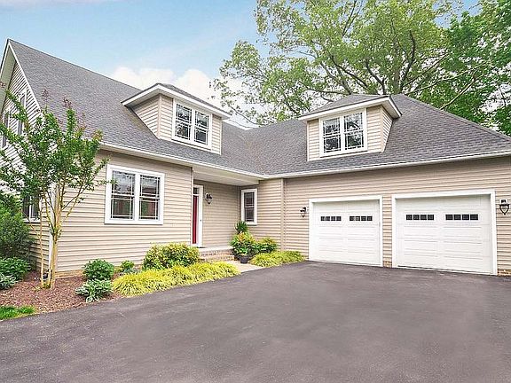 Three Coves Road side