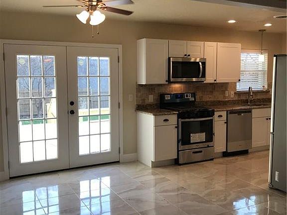 3rd image of 2950 Carrizo Ln