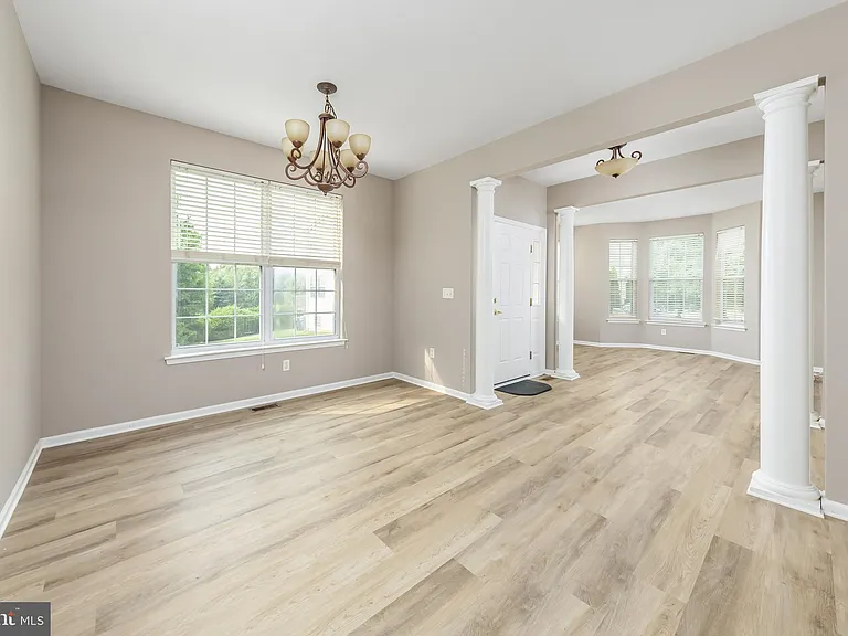 1085 Buckingham Dr — Photo 7