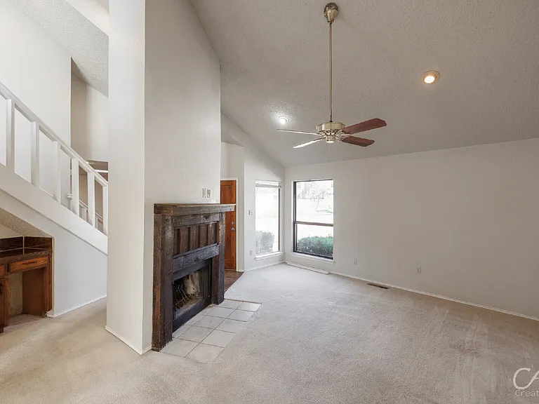 70 Harbour Town St — Photo 3